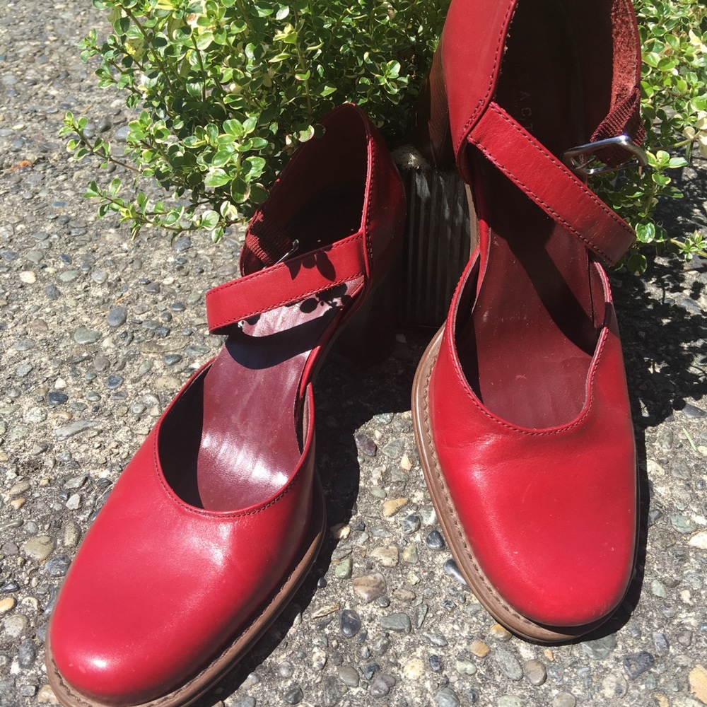 Kenneth Cole Reaction Mary Jane Heels Red Sz 8